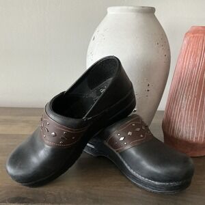 Dansko Comfort Clogs Matte Black Genuine Pavan Leather Studded Slip On 38 7.5-8